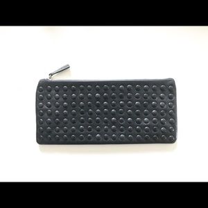 Suzy Smith Black leather flat envelope bag.